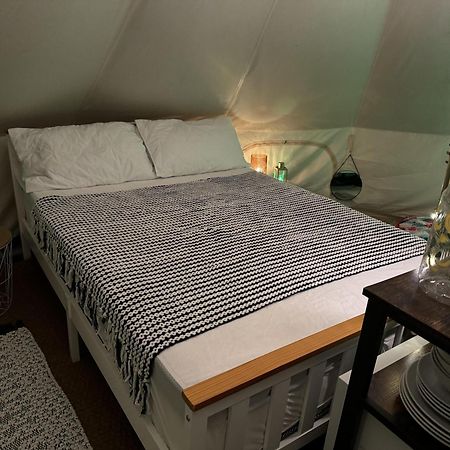 Spacious Bell Tent At Herigerbi Park Lincolnshire Villa Grantham Exterior photo