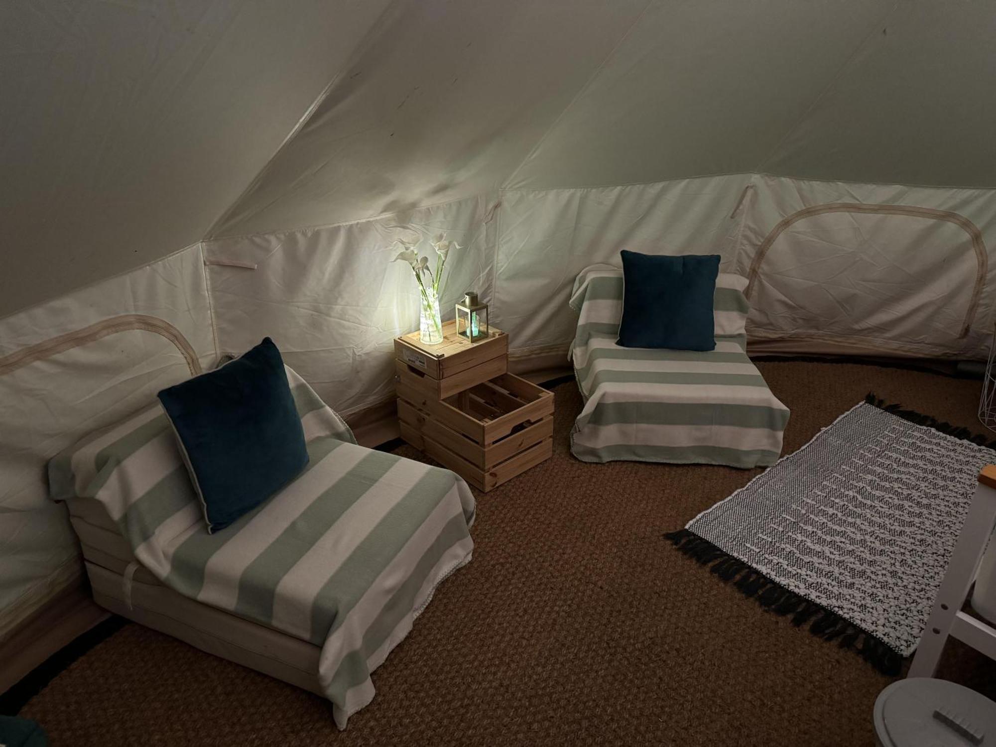 Spacious Bell Tent At Herigerbi Park Lincolnshire Villa Grantham Exterior photo