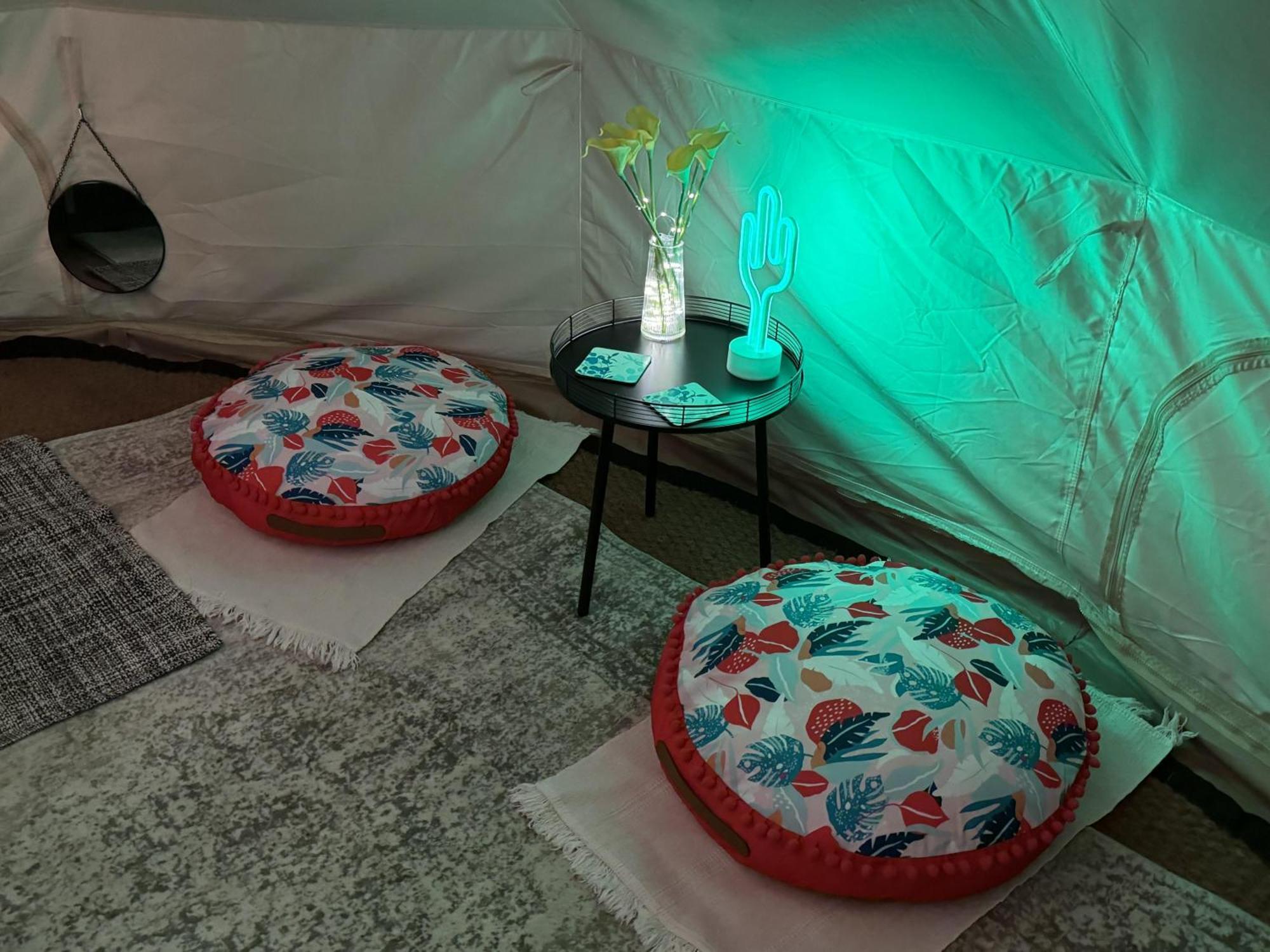 Spacious Bell Tent At Herigerbi Park Lincolnshire Villa Grantham Exterior photo