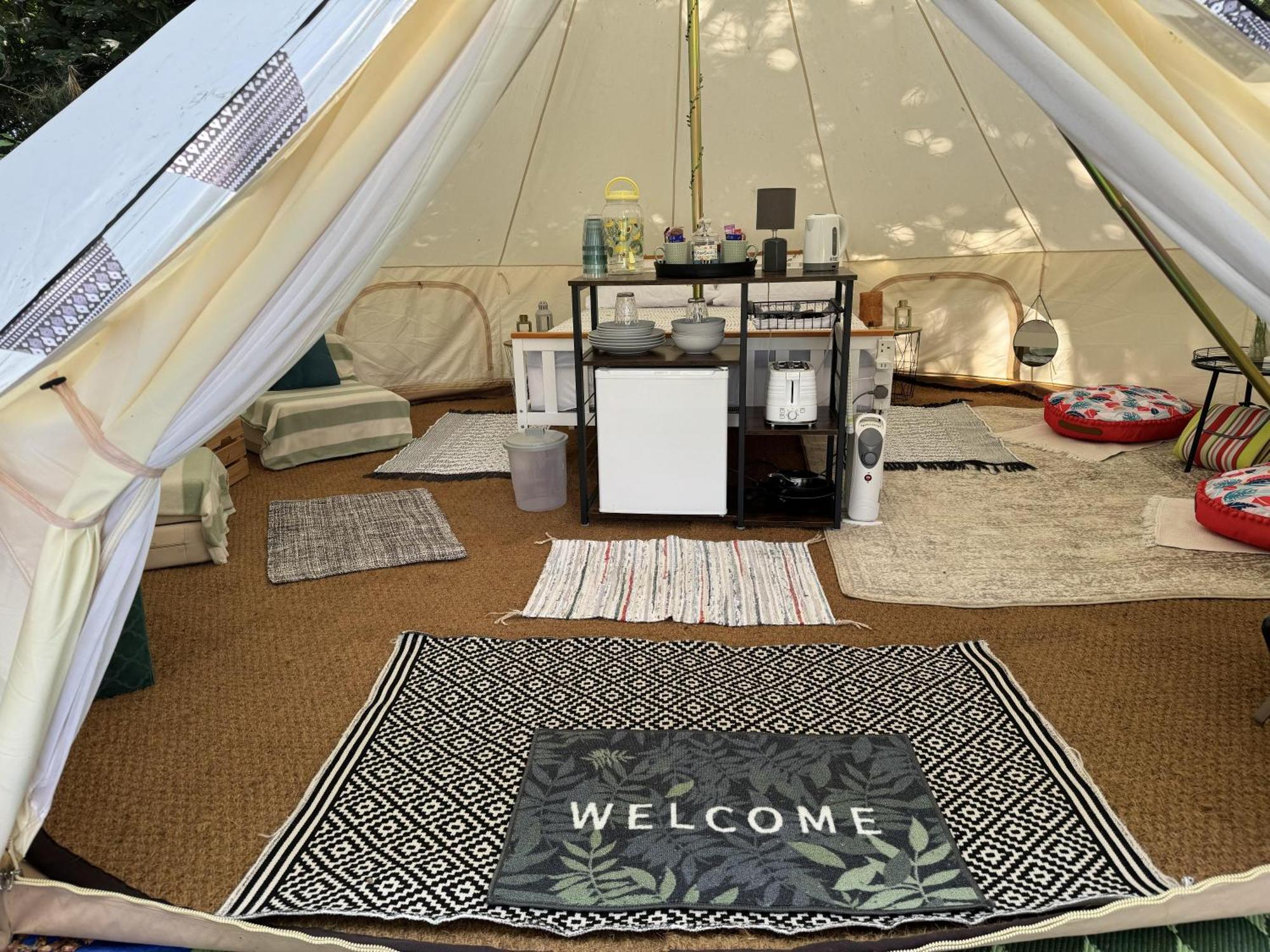 Spacious Bell Tent At Herigerbi Park Lincolnshire Villa Grantham Exterior photo